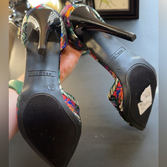 Rogue Helium Floral Embroidered Heels - Picture 4 of 5